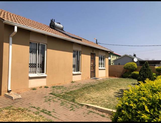 3 BEDROOM HOUSE FOR SALE IN ROSSLYN